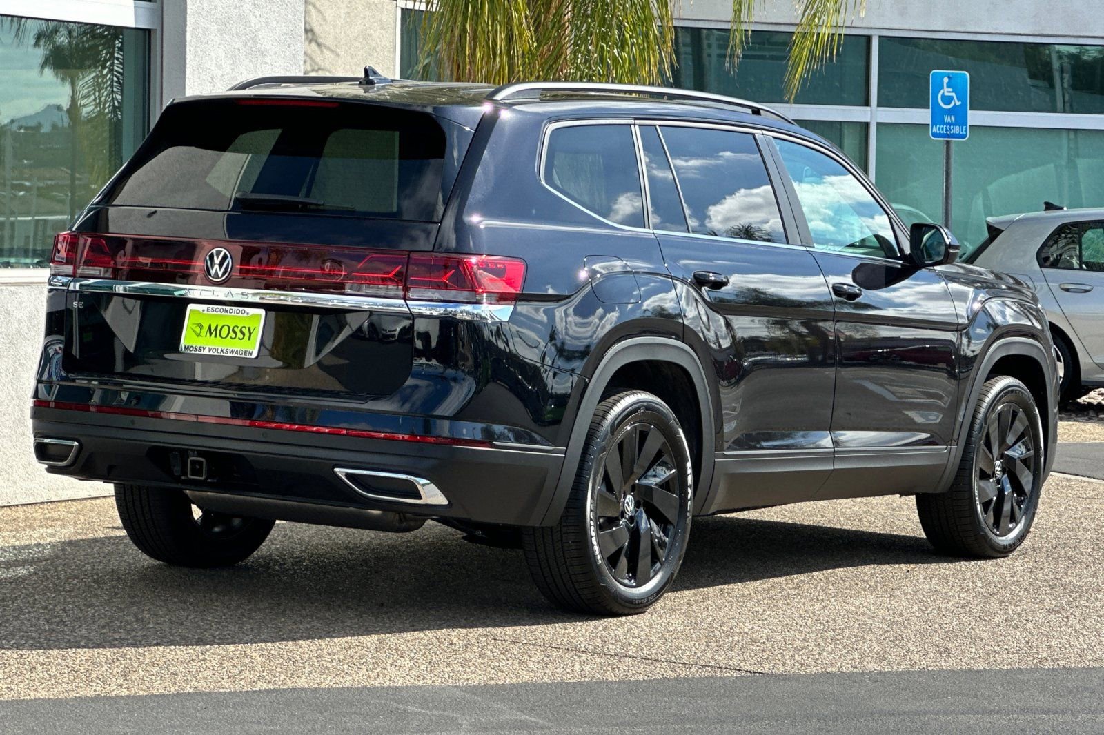 New 2026 Volkswagen Atlas SE image 4