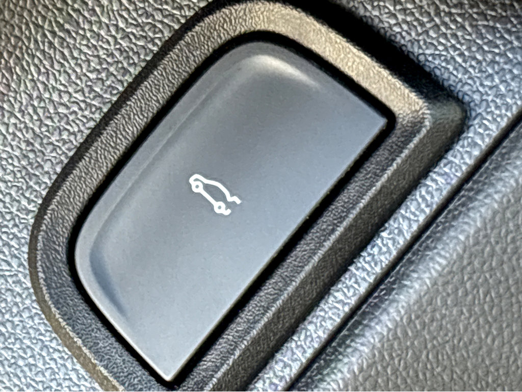 Used 2025 Chevrolet Equinox ACTIV w/ Safety and Technology Package image 32