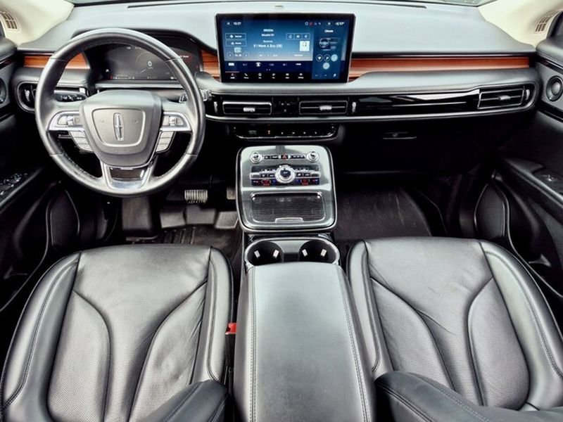 Used 2023 Lincoln Nautilus Reserve w/ Luxury Package image 15