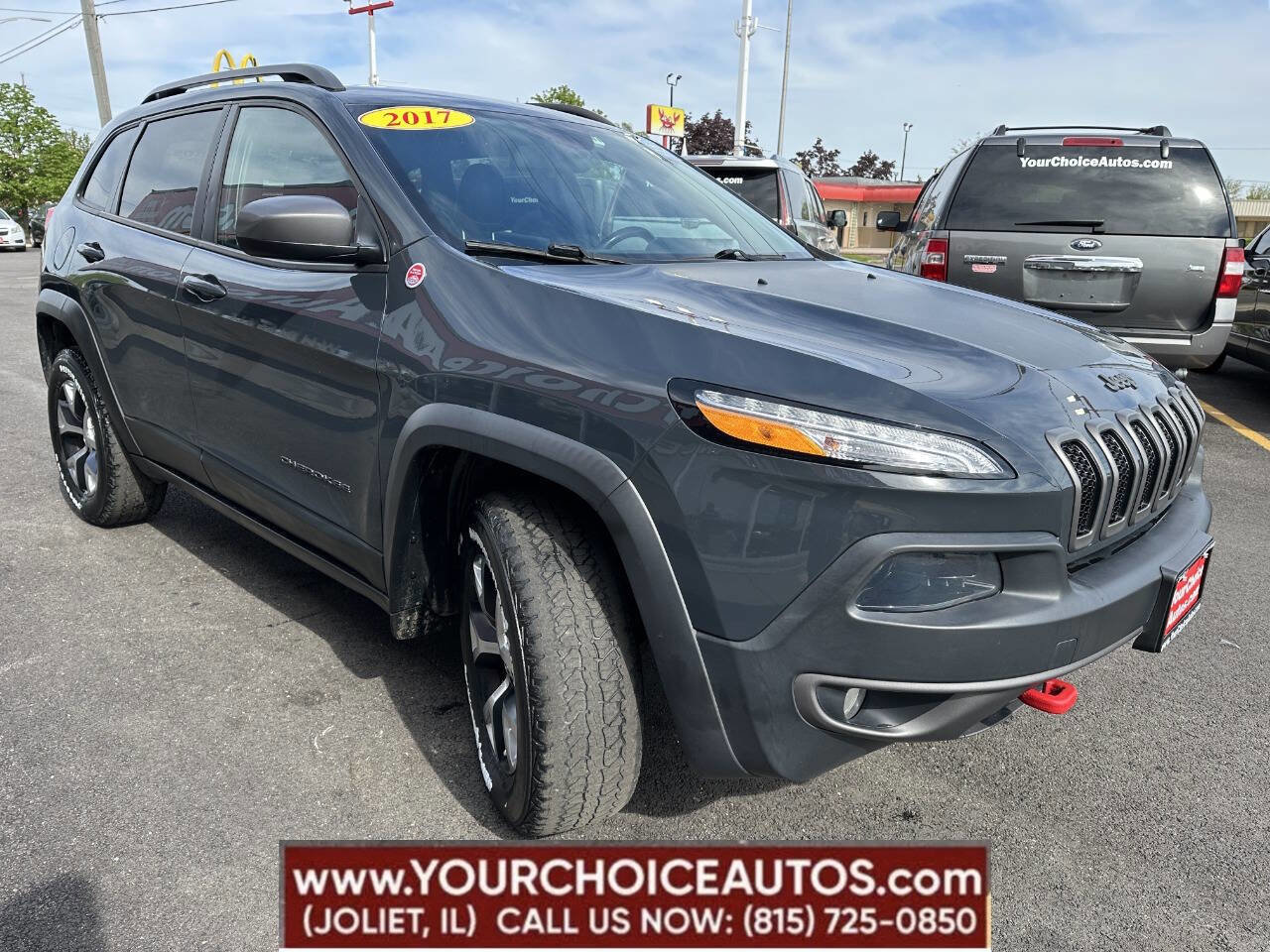 Used 2017 Jeep Cherokee Trailhawk w/ Cold Weather Group image 10