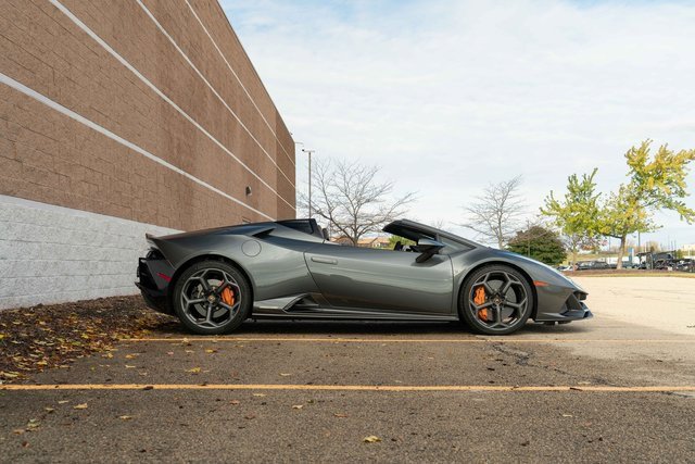 Used 2024 Lamborghini Huracan EVO image 34