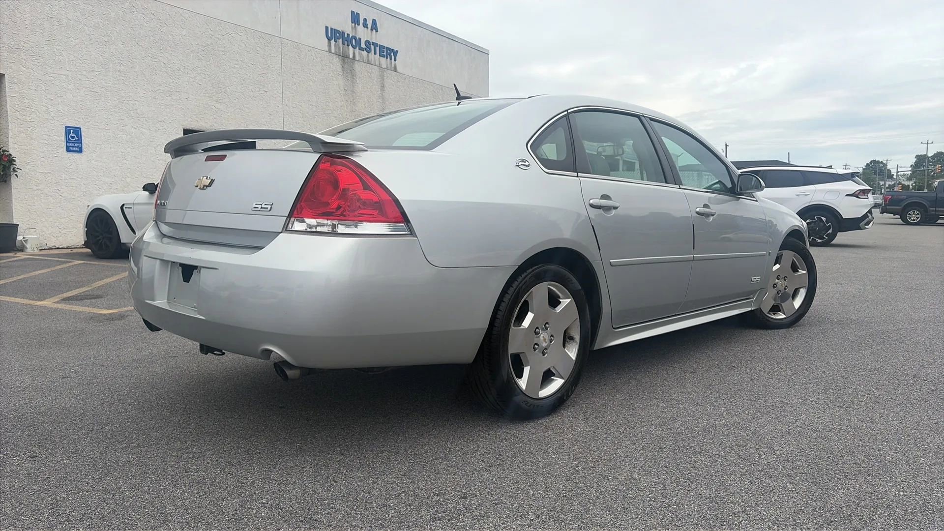 Used 2009 Chevrolet Impala SS w/ Convenience Package FWD image 11