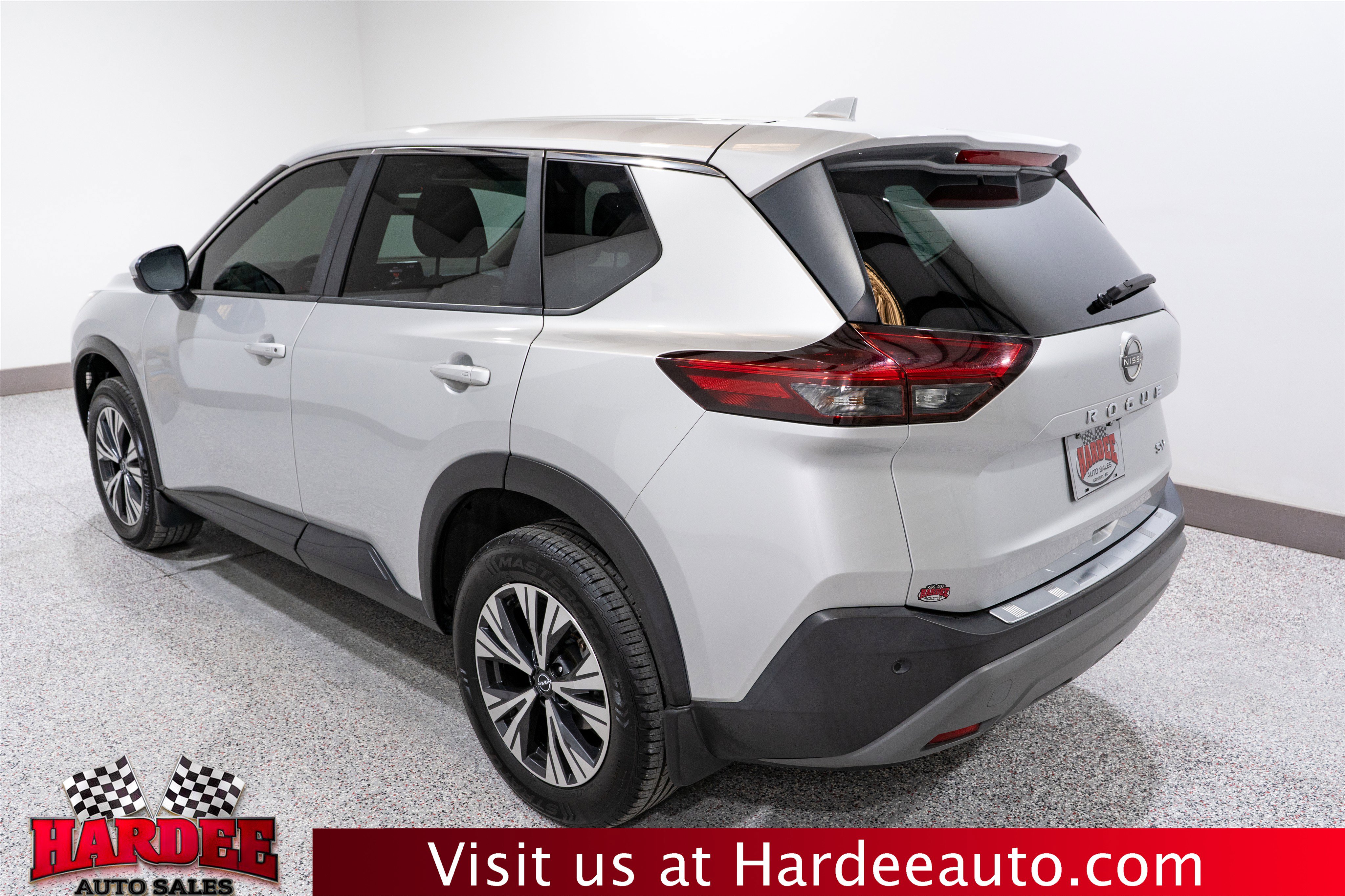 Used 2023 Nissan Rogue SV image 3