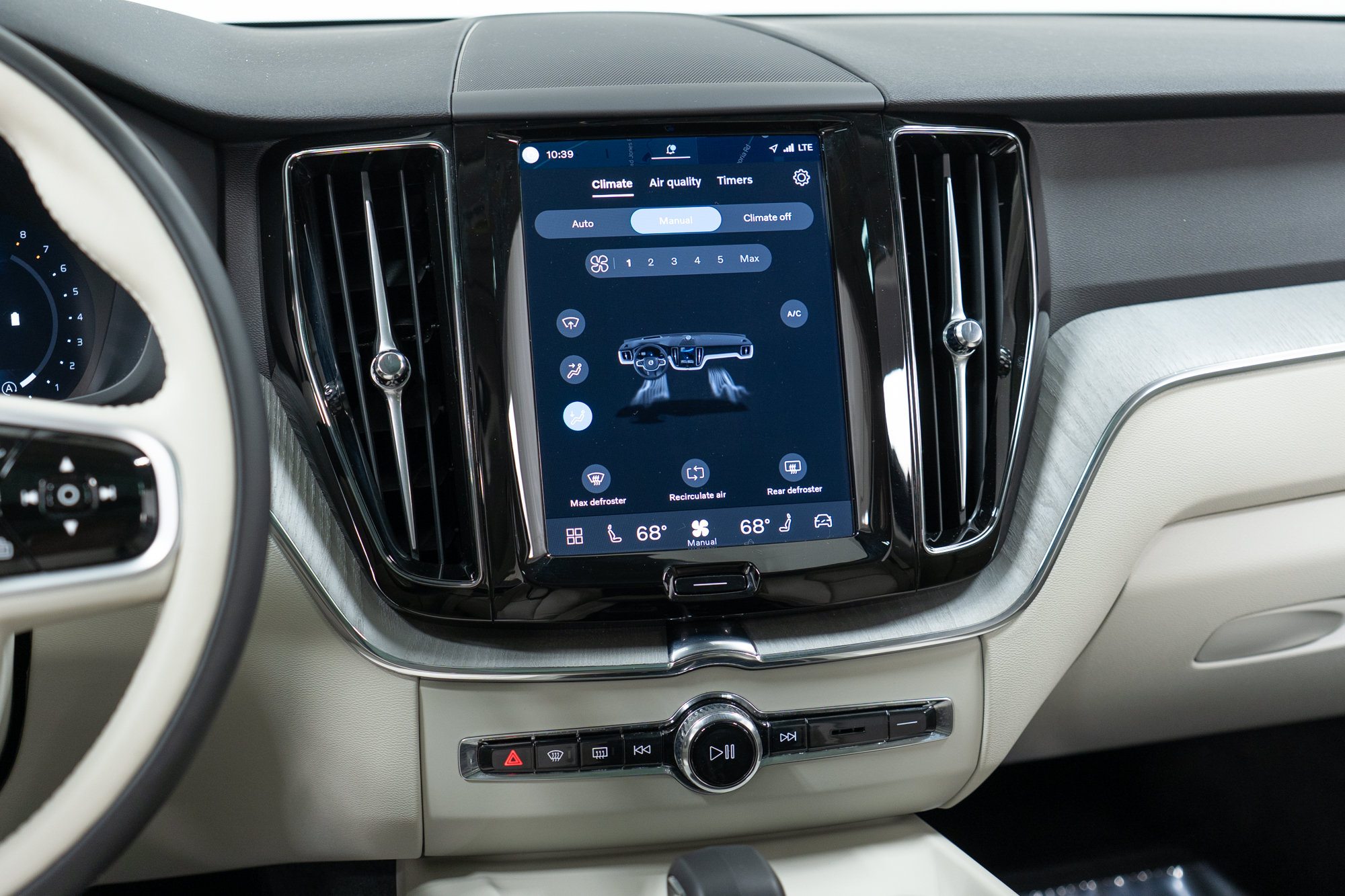 Certified 2025 Volvo XC60 B5 Plus AWD/4WD image 19