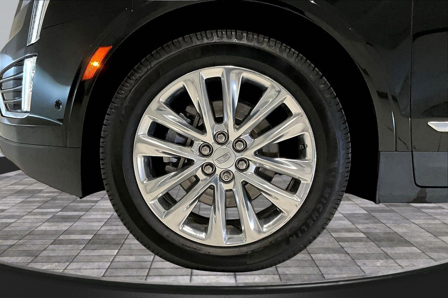 Used 2019 Cadillac XT5 Platinum AWD/4WD image 33