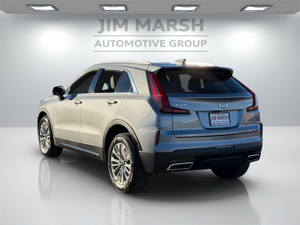 Used 2024 Cadillac XT4 Premium Luxury image 3