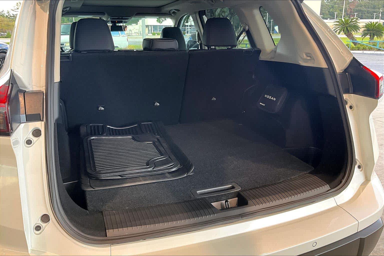 Used 2026 Nissan Rogue Dark Armor FWD image 34