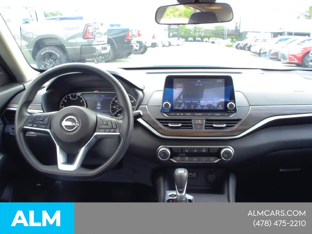 Used 2025 Nissan Altima 2.5 SV FWD image 31