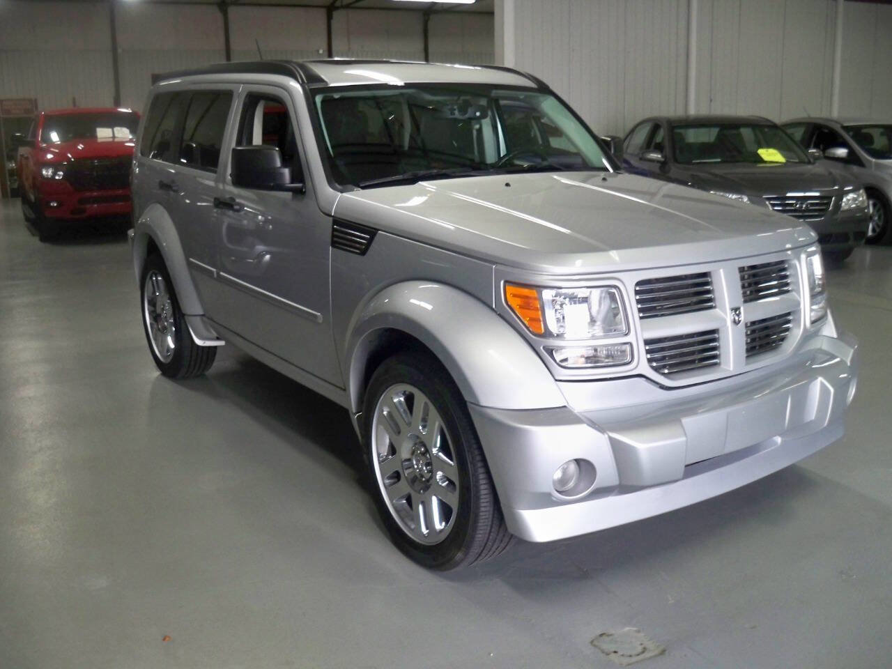 Used 2009 Dodge Nitro R/T image 3