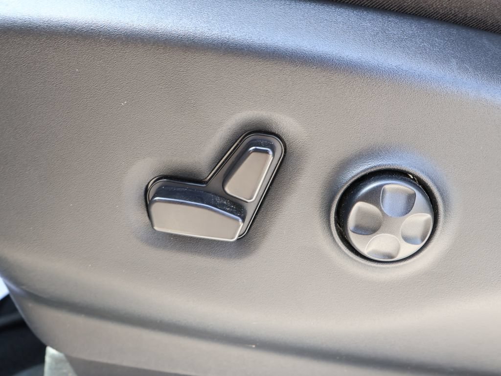 Used 2024 Chrysler Pacifica Touring-L FWD image 13