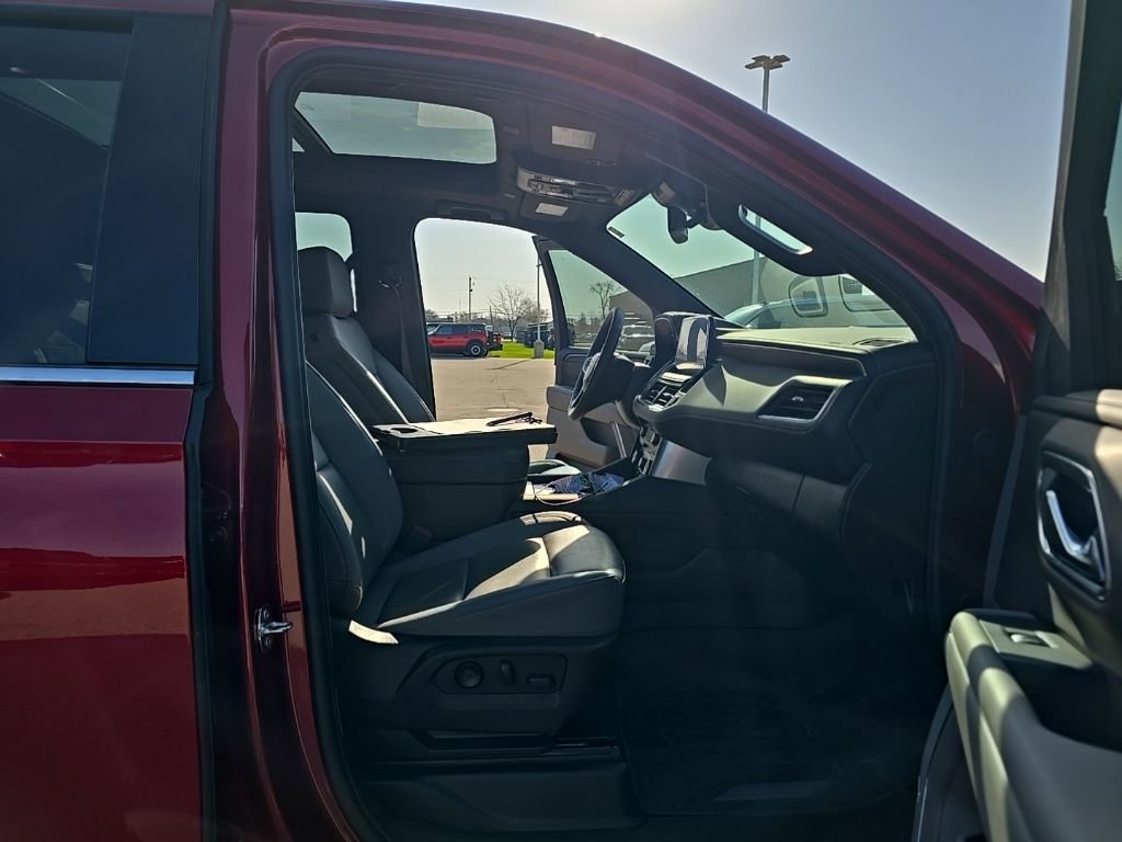 Used 2024 Chevrolet Suburban LT w/ Luxury Package AWD/4WD image 19