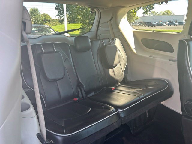 Used 2023 Chrysler Pacifica Limited FWD image 35