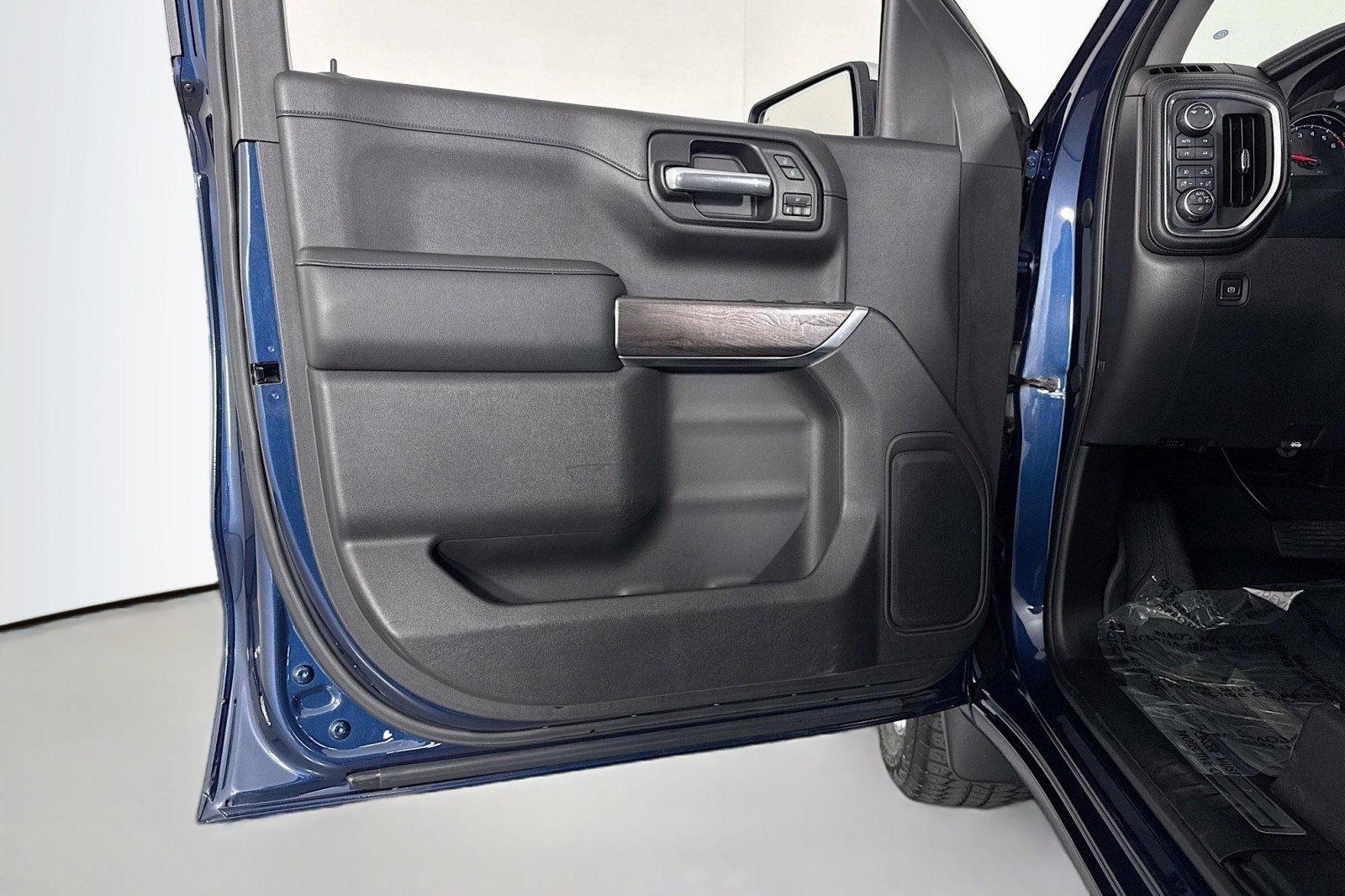 Used 2019 Chevrolet Silverado 1500 LTZ image 20