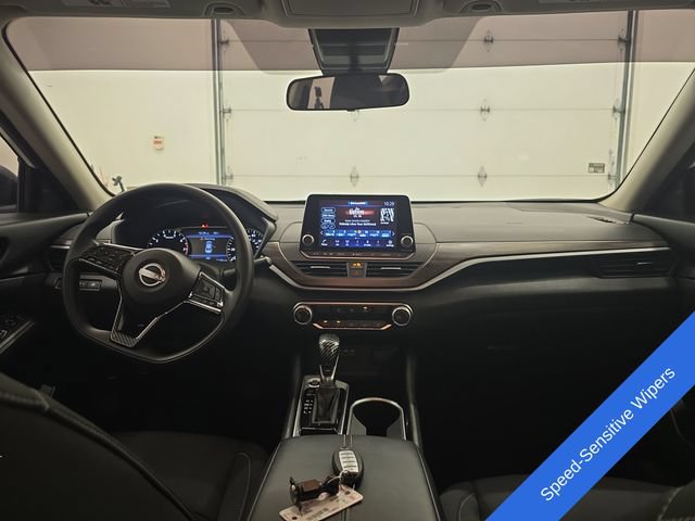 Used 2024 Nissan Altima 2.5 SV FWD image 13