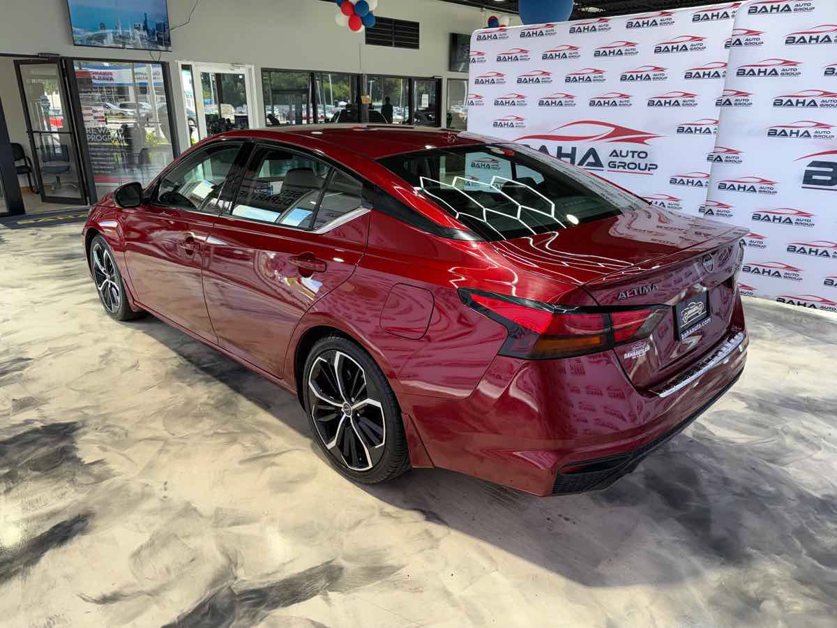 Used 2023 Nissan Altima 2.5 SR w/ SR Premium Package FWD image 5