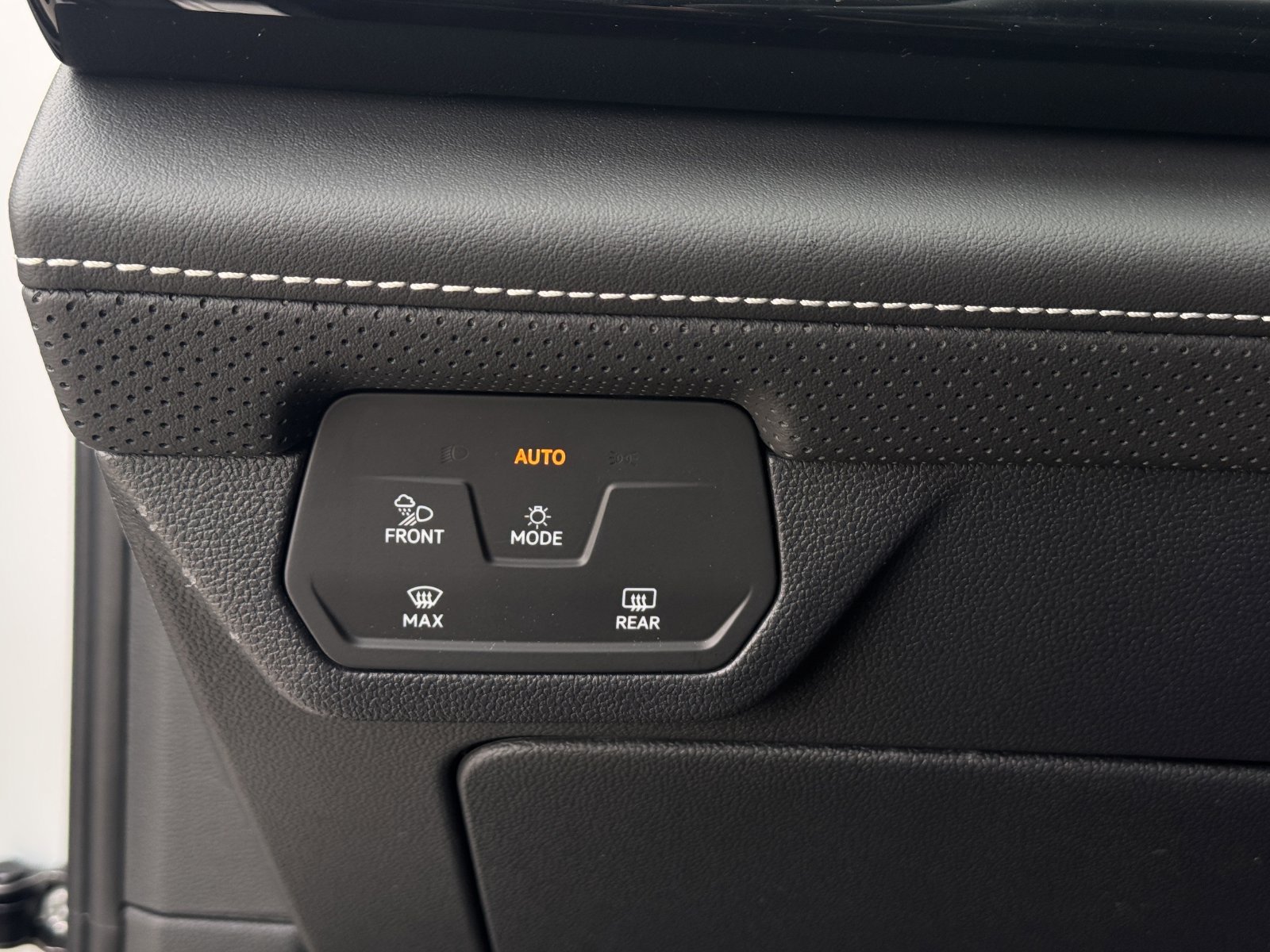 New 2026 Volkswagen Atlas SE FWD image 19