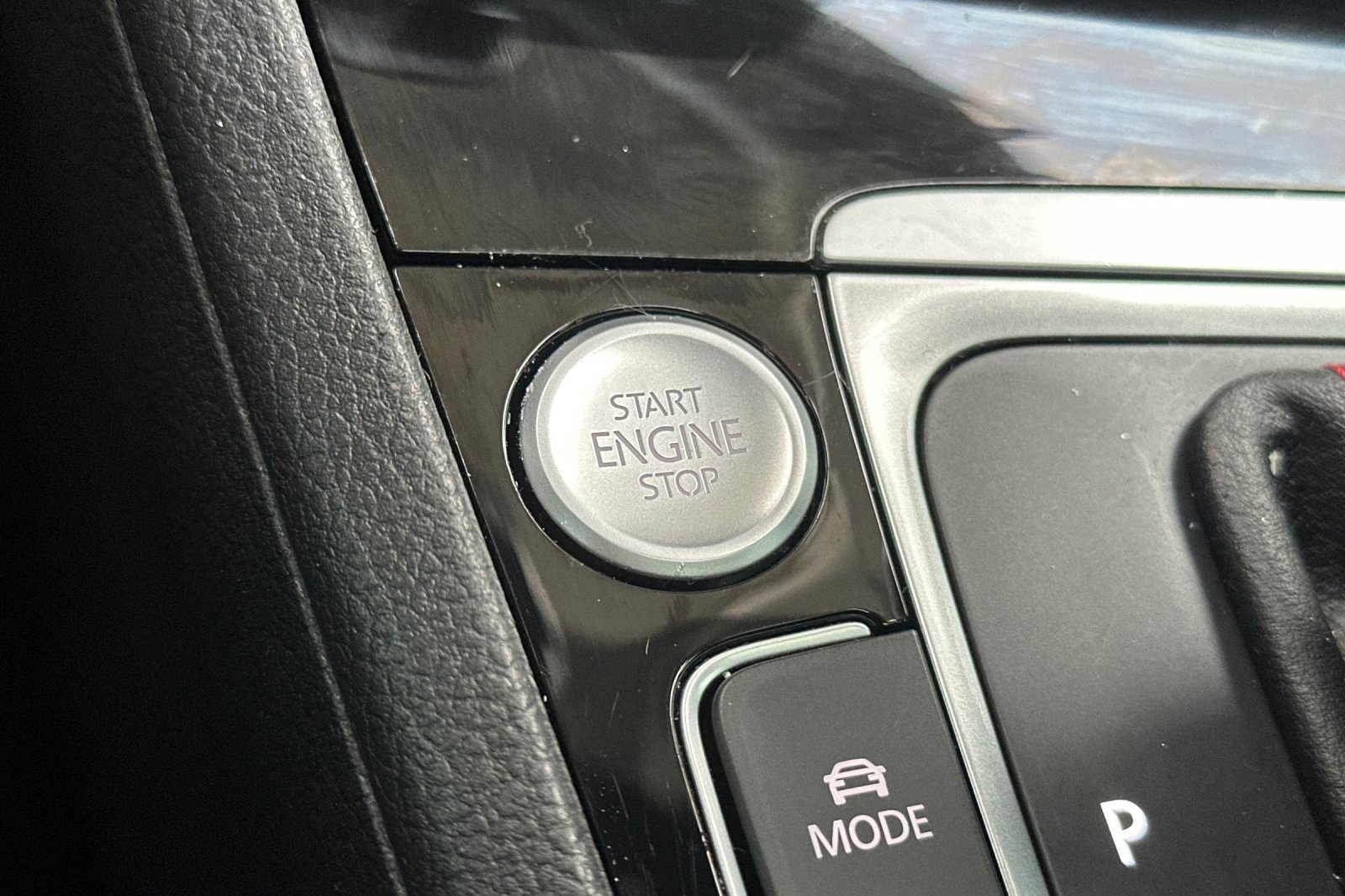 Used 2019 Volkswagen GTI SE w/ SE Experience Package image 33