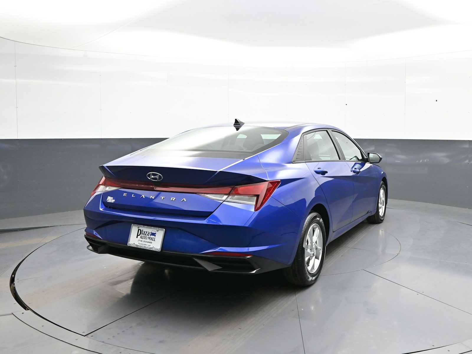 Certified 2023 Hyundai Elantra SE FWD image 6