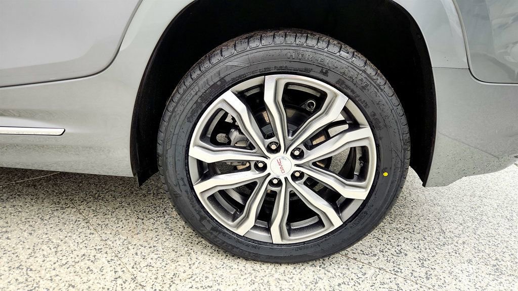 Used 2019 GMC Terrain Denali w/ Advanced Safety Package image 9