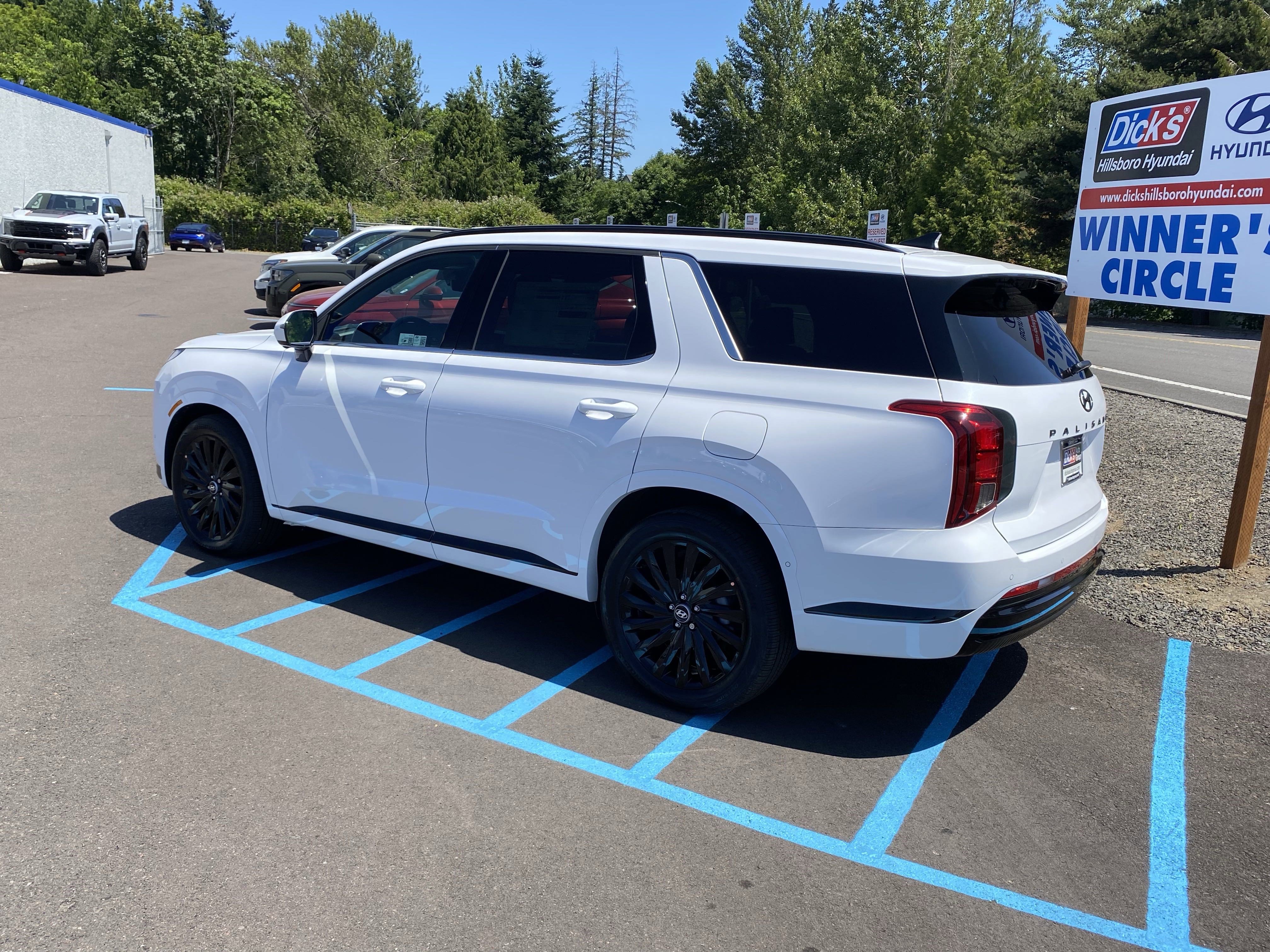 Used 2025 Hyundai Palisade Calligraphy image 3