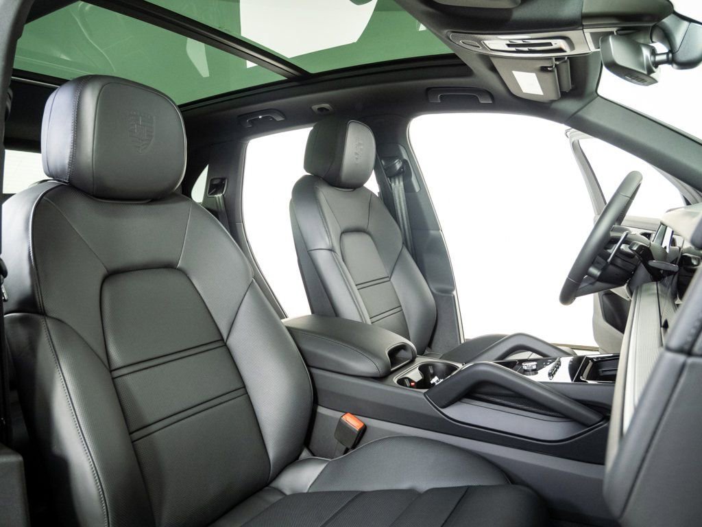 New 2026 Porsche Cayenne image 24