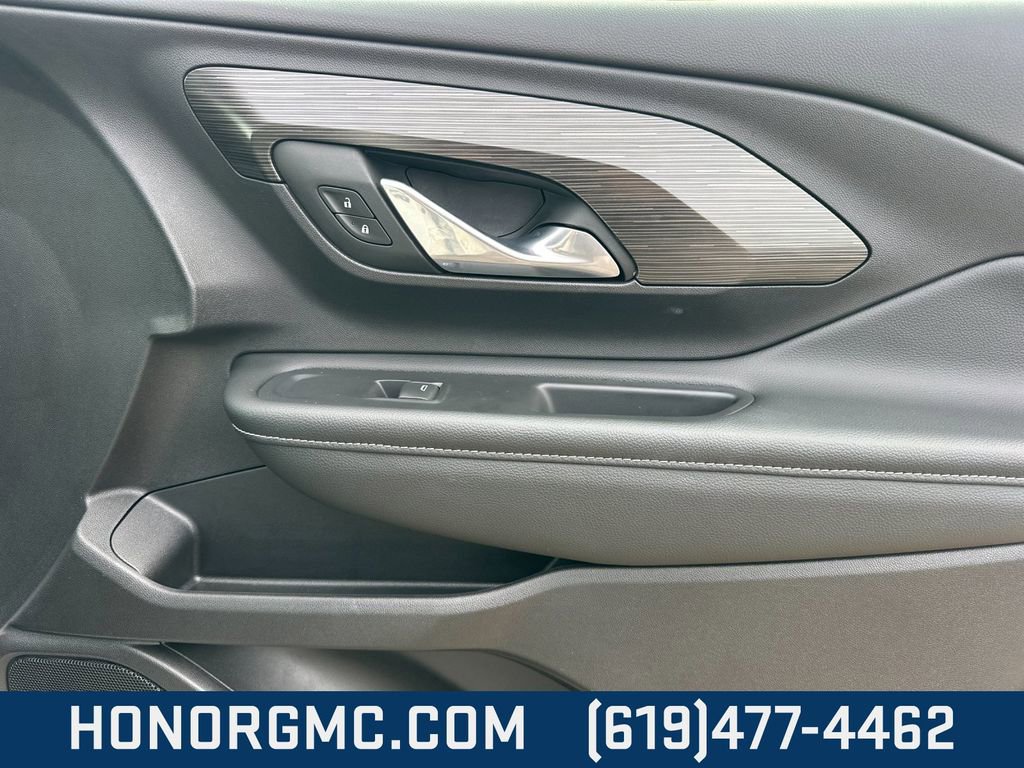 Used 2024 GMC Terrain SLT image 19