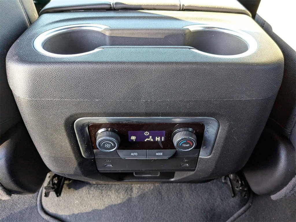 Used 2025 Chevrolet Suburban Z71 image 31