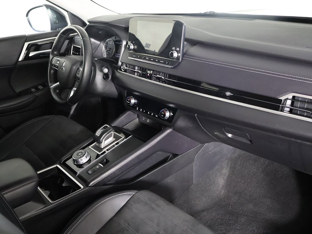 Used 2024 Mitsubishi Outlander SE image 29