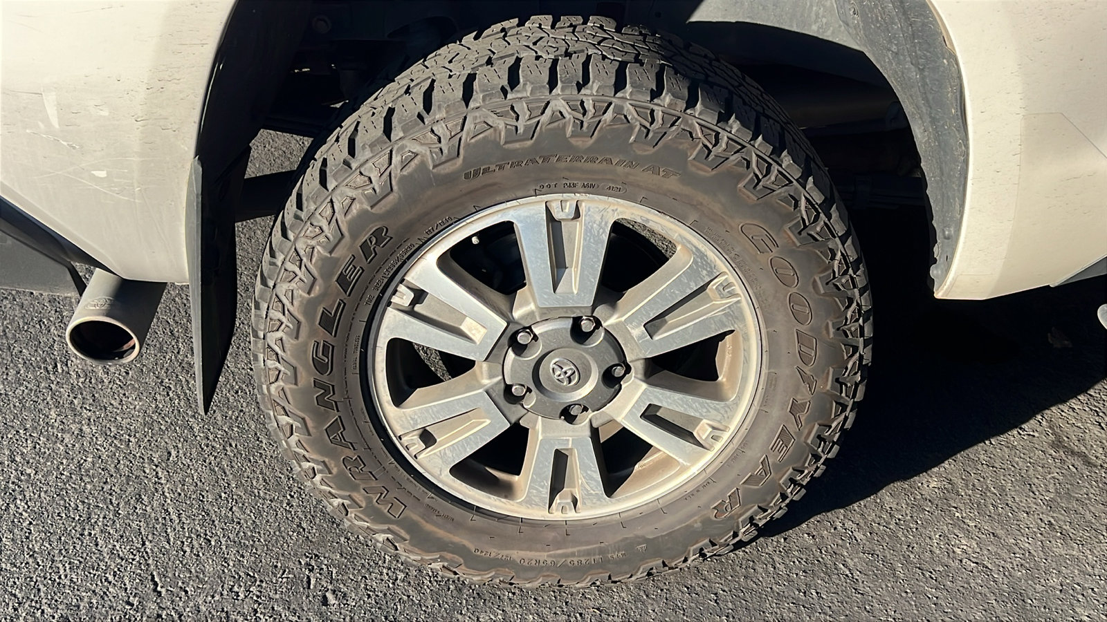 Used 2016 Toyota Tundra Platinum image 2