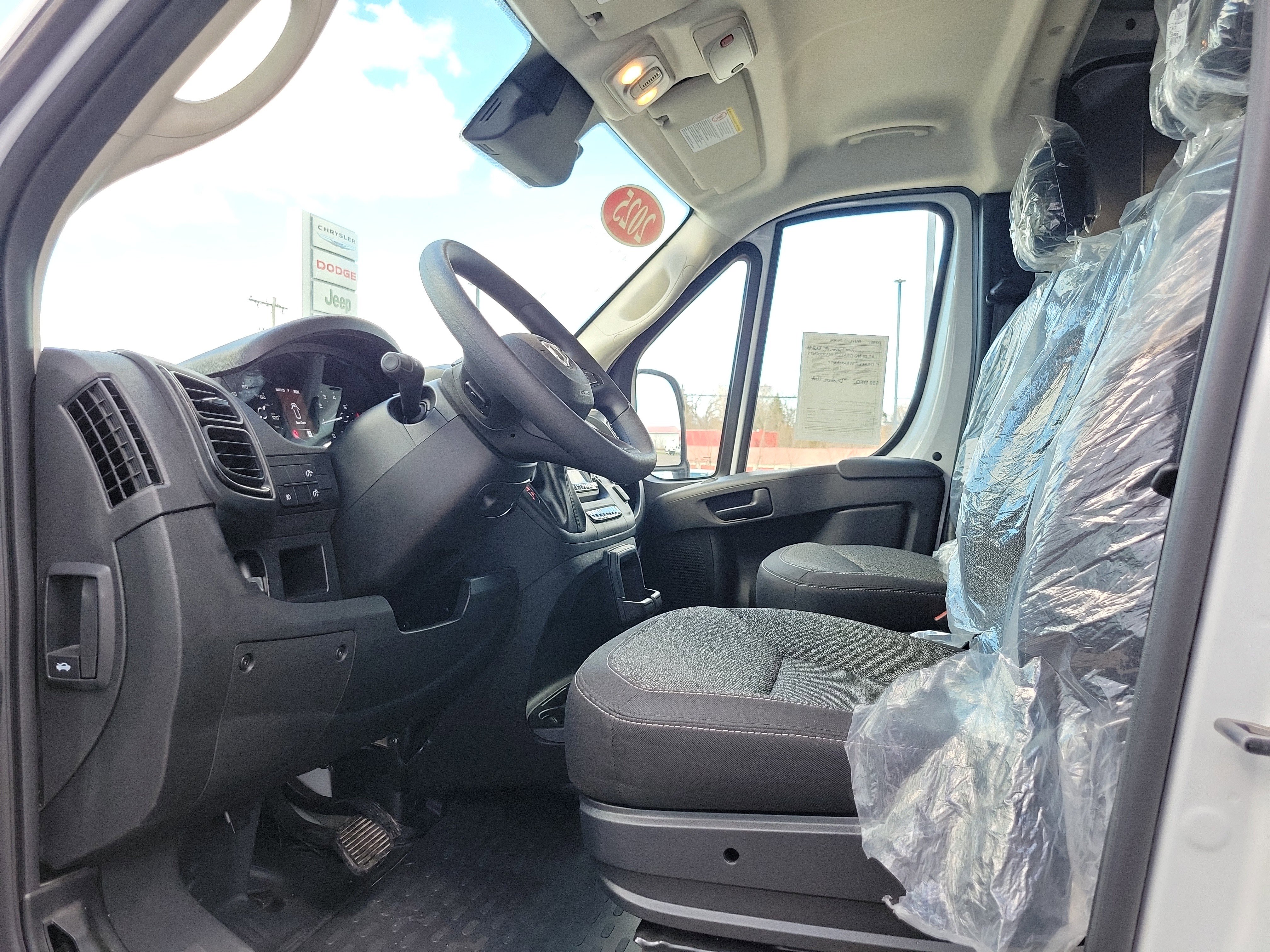 Used 2025 RAM ProMaster 2500 w/ Convenience Group FWD image 6
