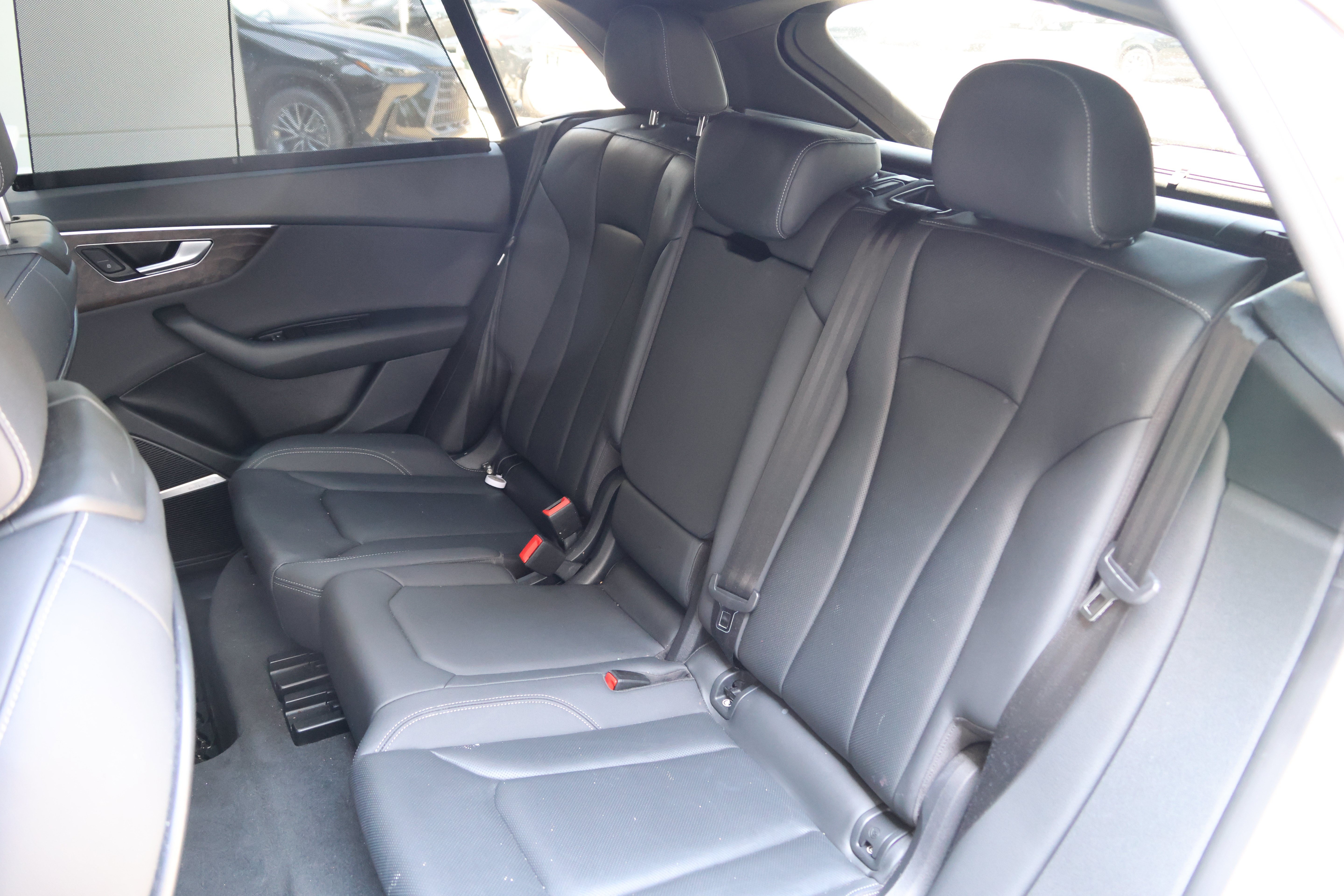 Used 2019 Audi Q8 Prestige w/ Towing Package AWD/4WD image 32