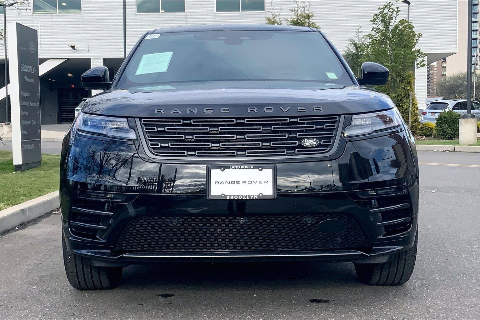 Used 2026 Land Rover Range Rover Velar Dynamic SE AWD/4WD image 3