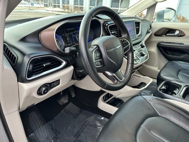 Used 2017 Chrysler Pacifica Touring-L image 22