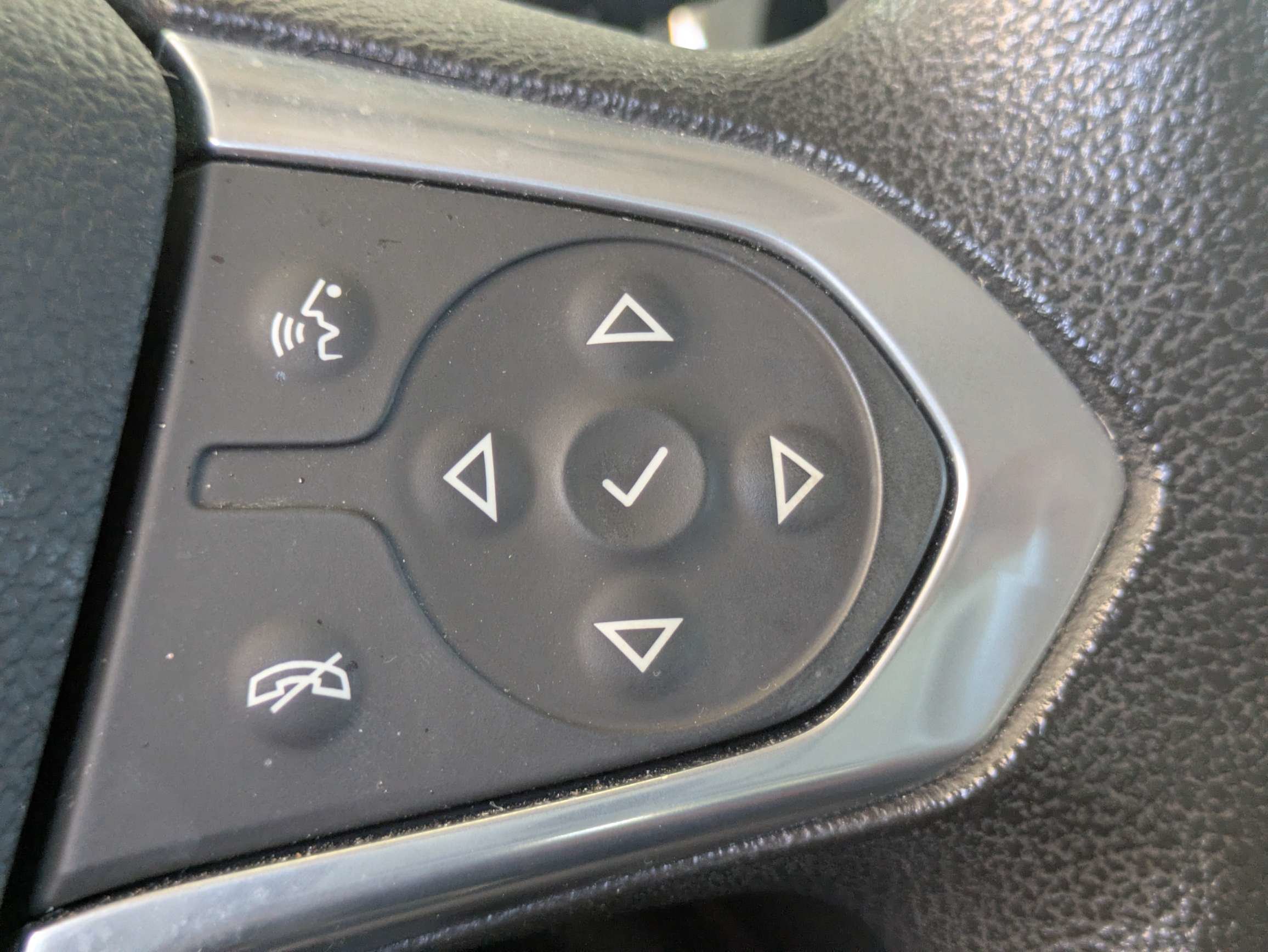 Used 2021 Chevrolet Traverse LS FWD image 18