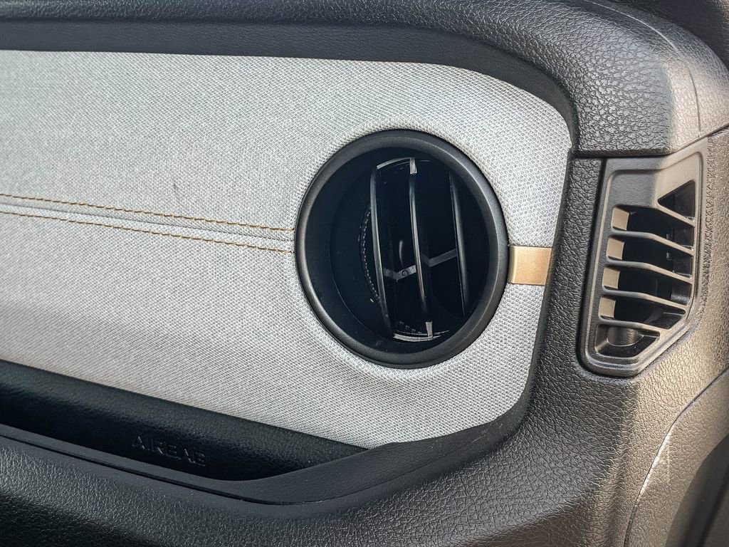 Used 2024 Jeep Wrangler Unlimited image 35