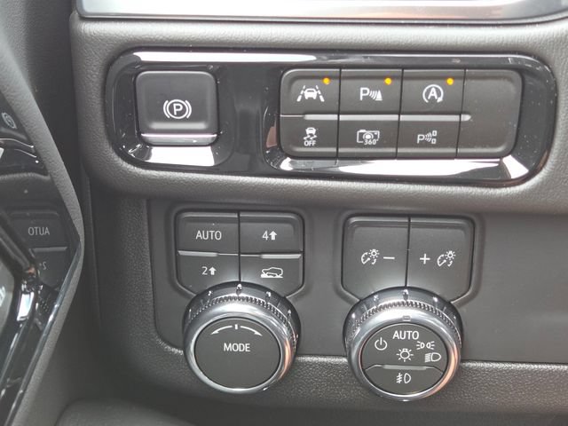 New 2026 GMC Yukon XL Denali w/ Sun & Power Step Package AWD/4WD image 30