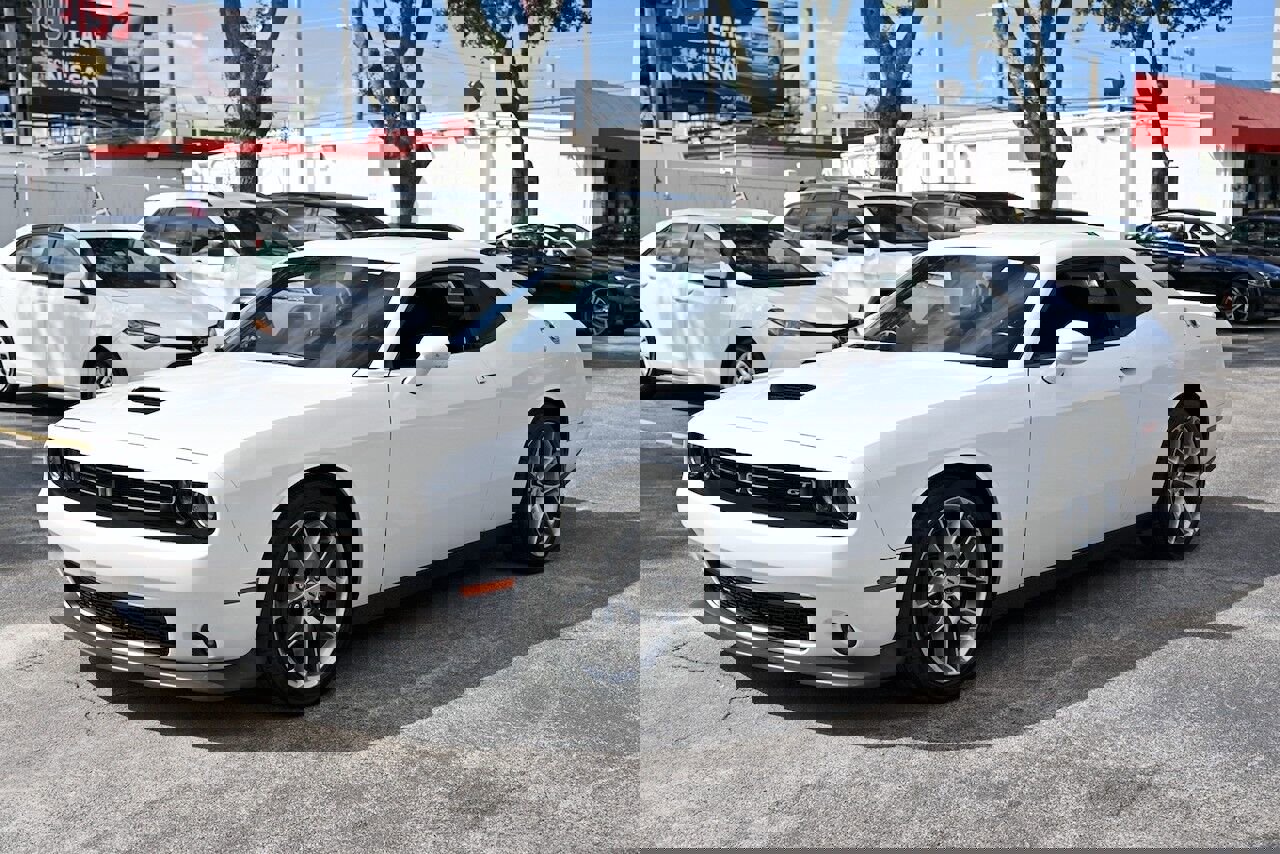 Used 2022 Dodge Challenger GT image 3