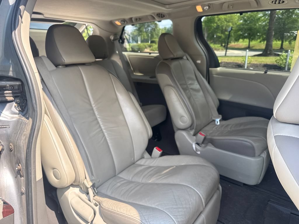 Used 2011 Toyota Sienna Limited FWD image 33