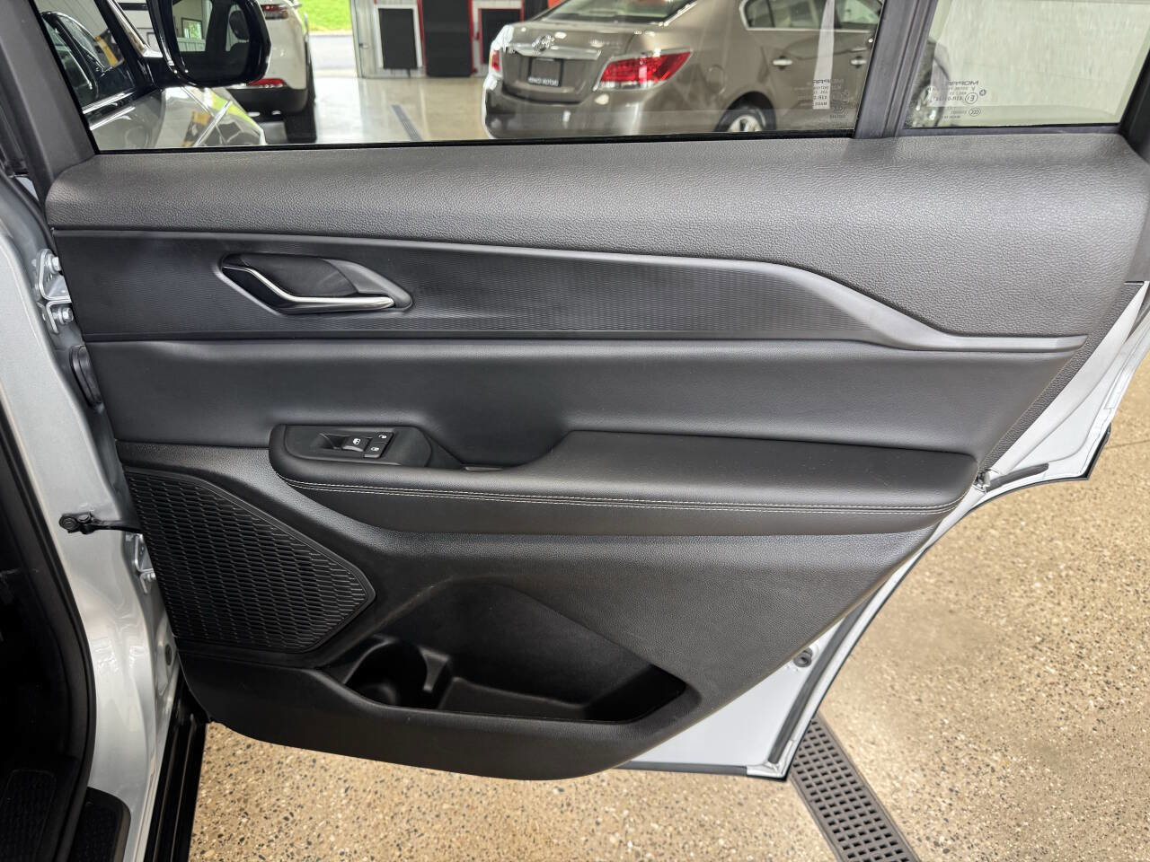 Used 2024 Jeep Grand Cherokee L Laredo image 40