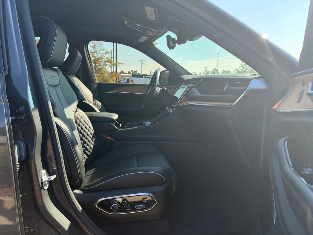 Used 2022 Jeep Grand Cherokee Summit AWD/4WD image 47
