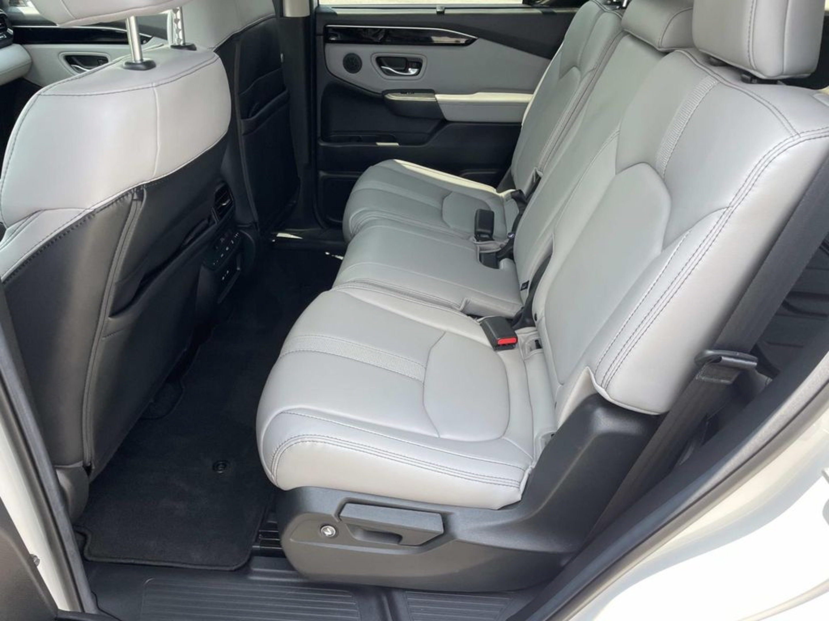 Used 2025 Honda Pilot EX-L image 12