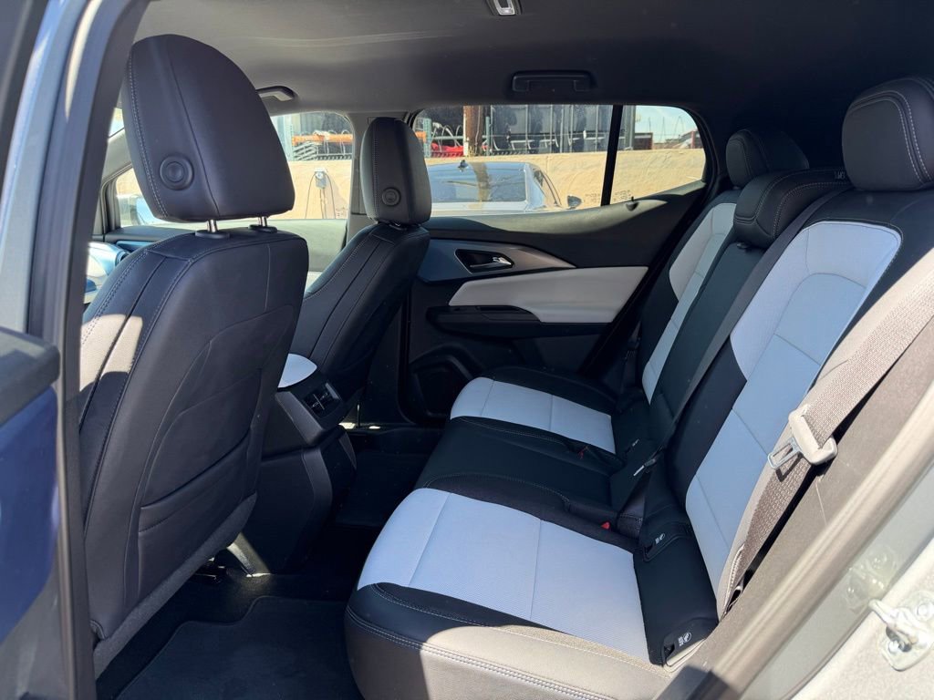 Used 2025 Chevrolet Equinox EV LT w/ Convenience Package image 14