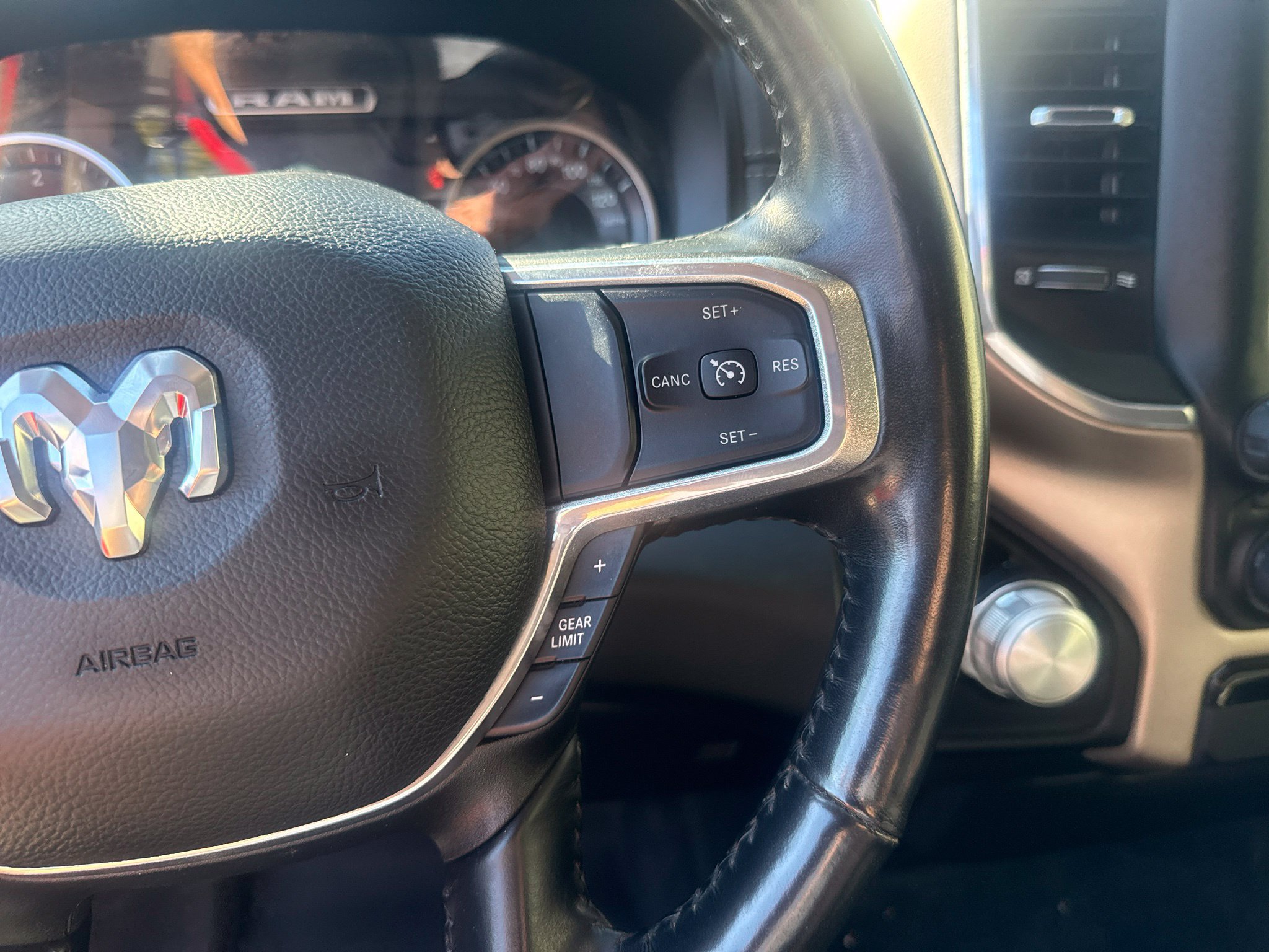 Used 2022 RAM 1500 Laramie AWD/4WD image 21