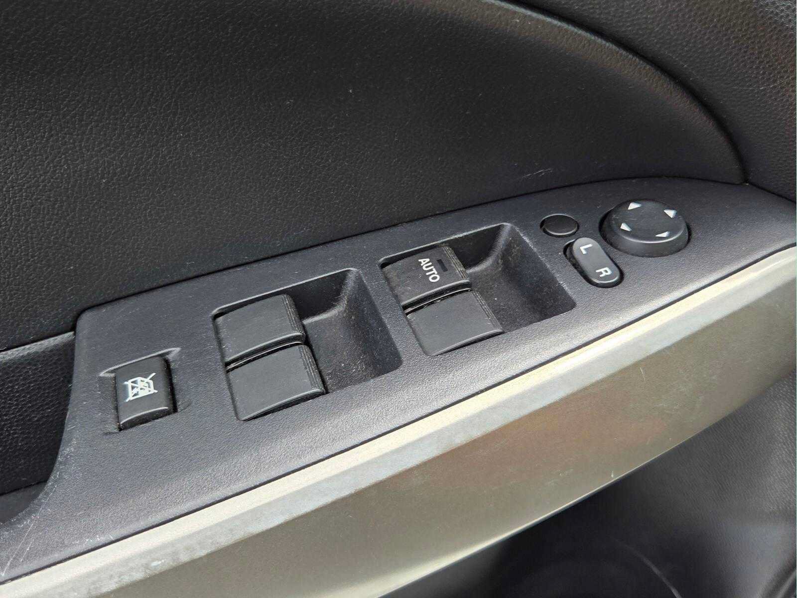Used 2014 MAZDA MAZDA2 Sport FWD image 23