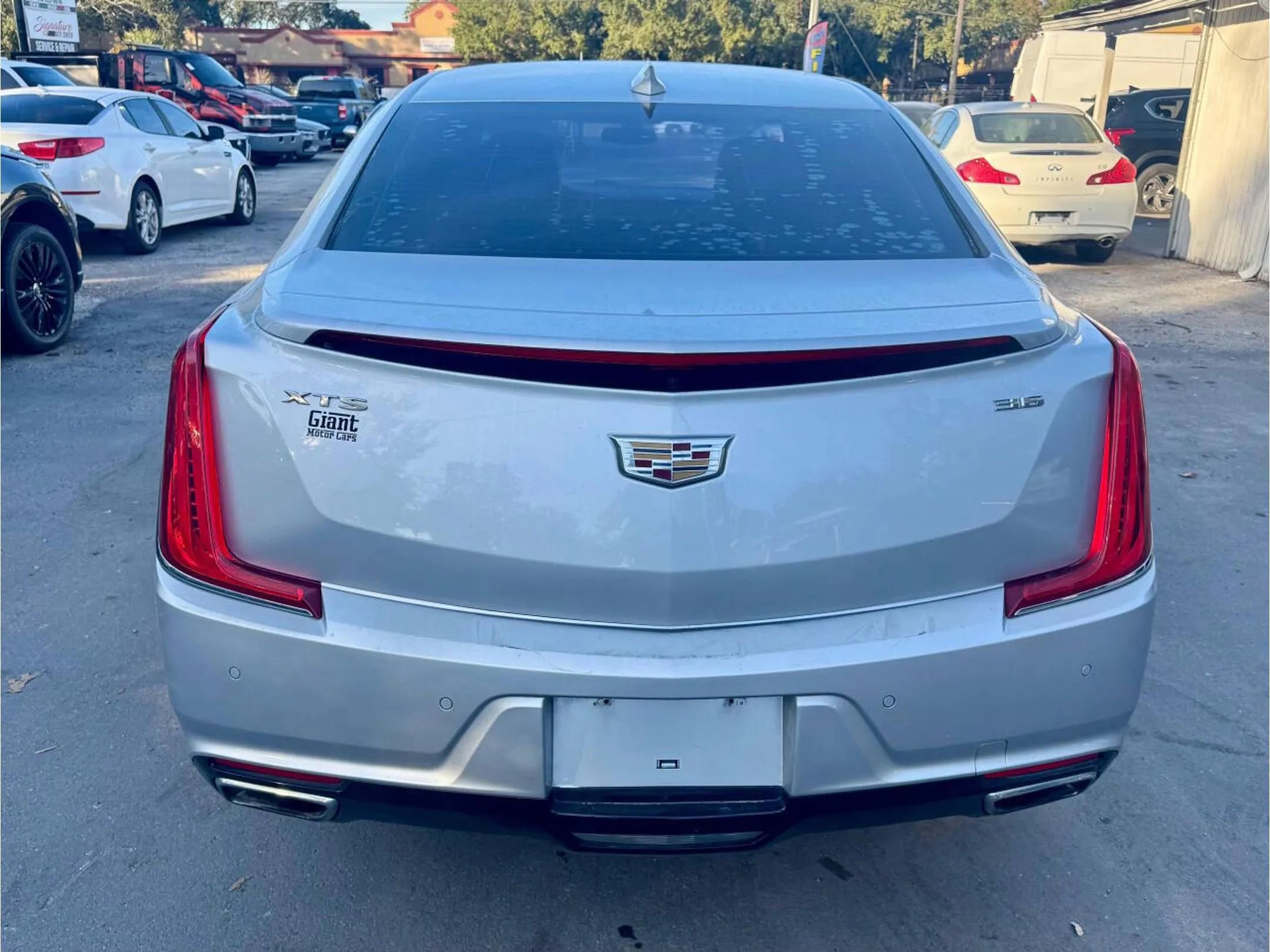 Used 2018 Cadillac XTS Luxury image 16