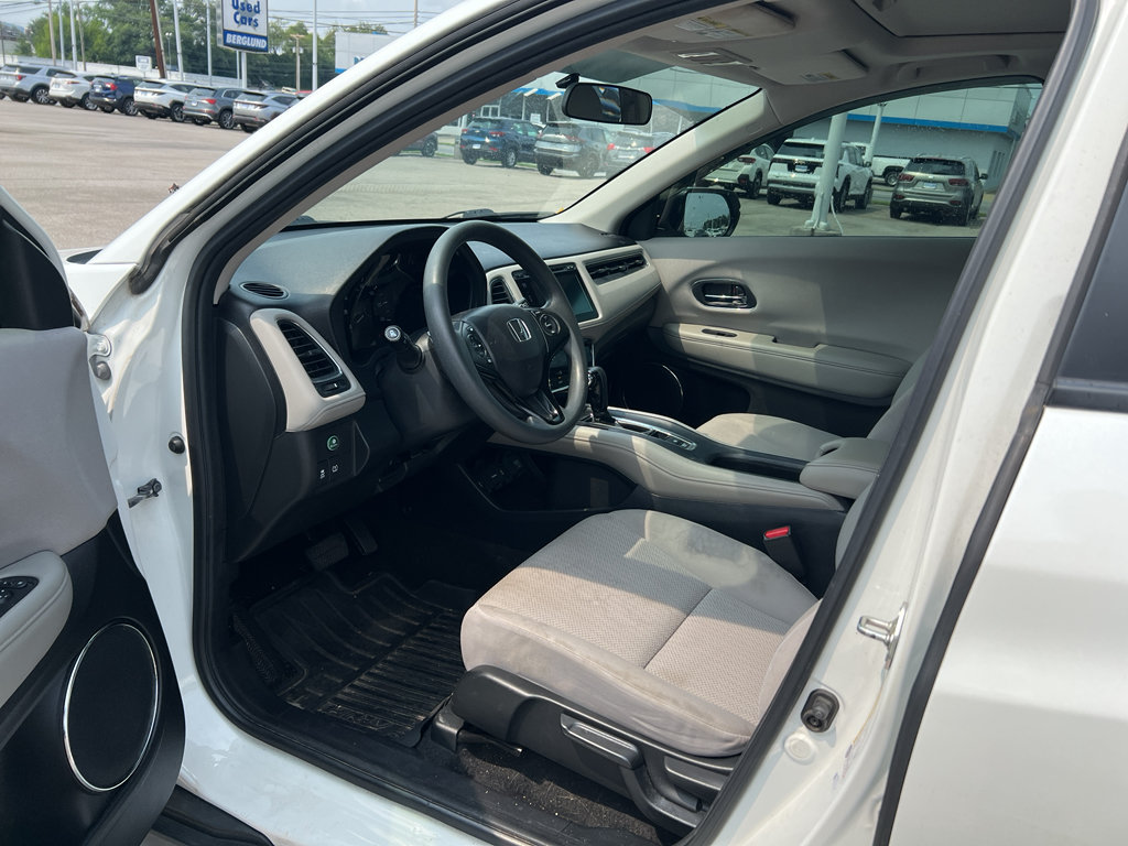 Used 2017 Honda HR-V EX image 9