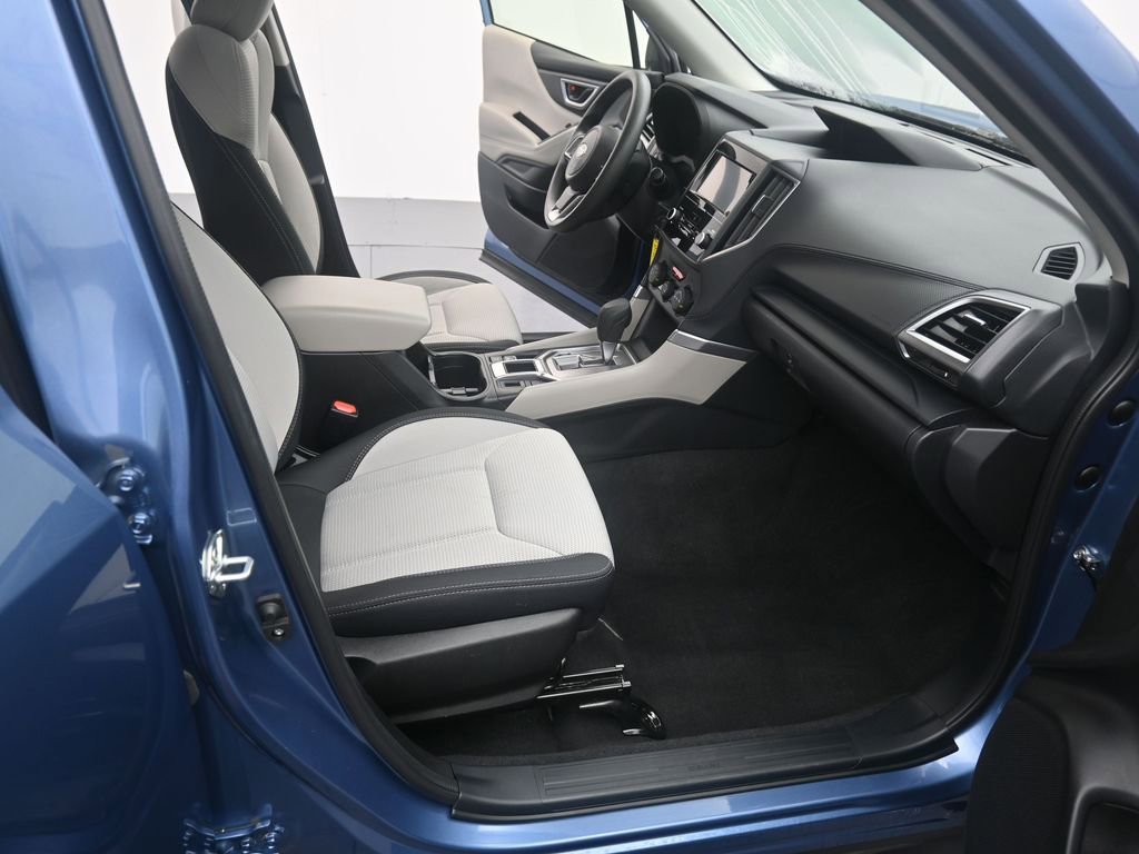 Used 2023 Subaru Forester Base image 18