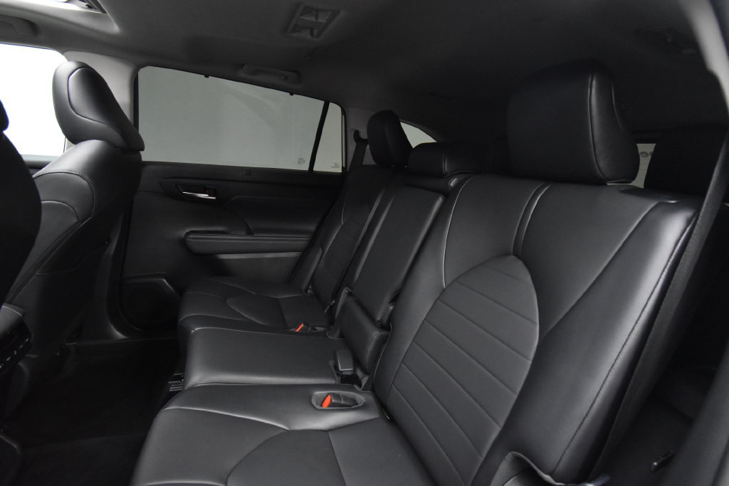 Used 2020 Toyota Highlander XLE AWD/4WD image 20