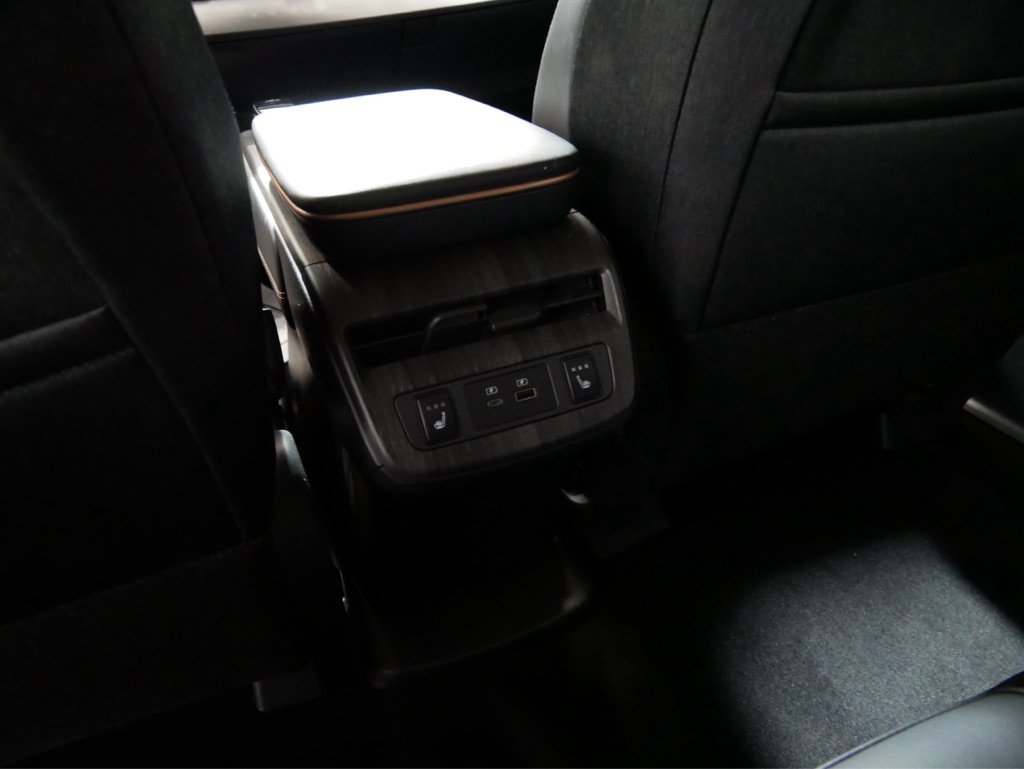 Used 2024 Nissan Ariya AWD image 27