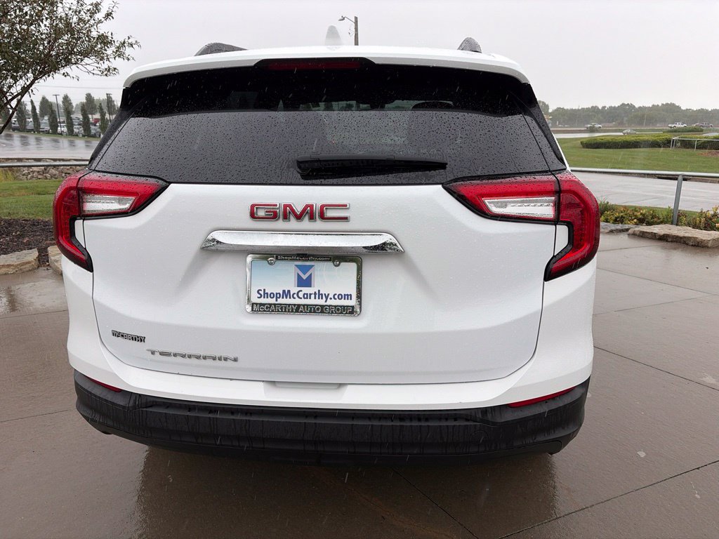 Used 2022 GMC Terrain SLE w/ Driver Convenience Package FWD image 14